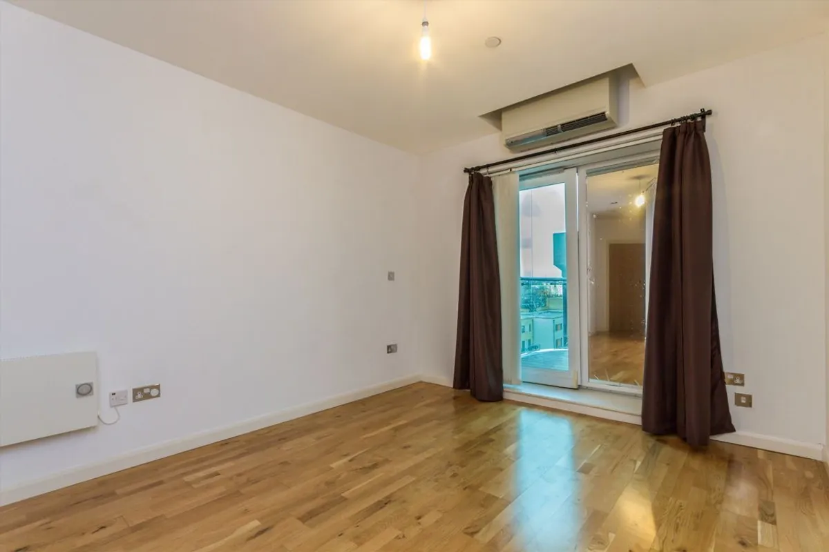 Flat Uxbridge Road in Greater London