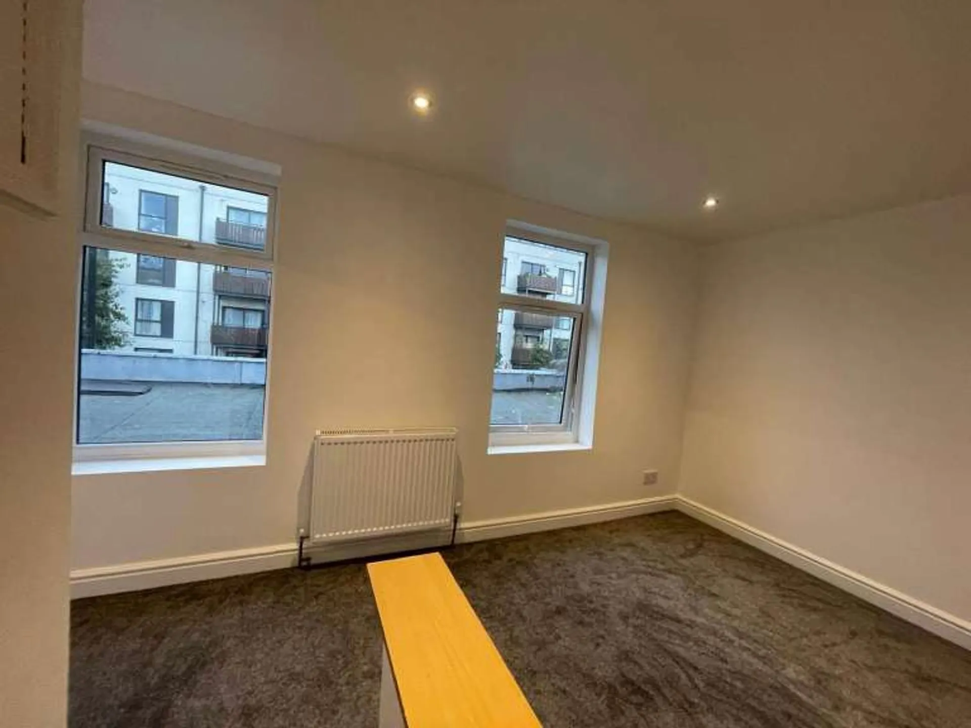 Flat Thornhill Road in Greater London