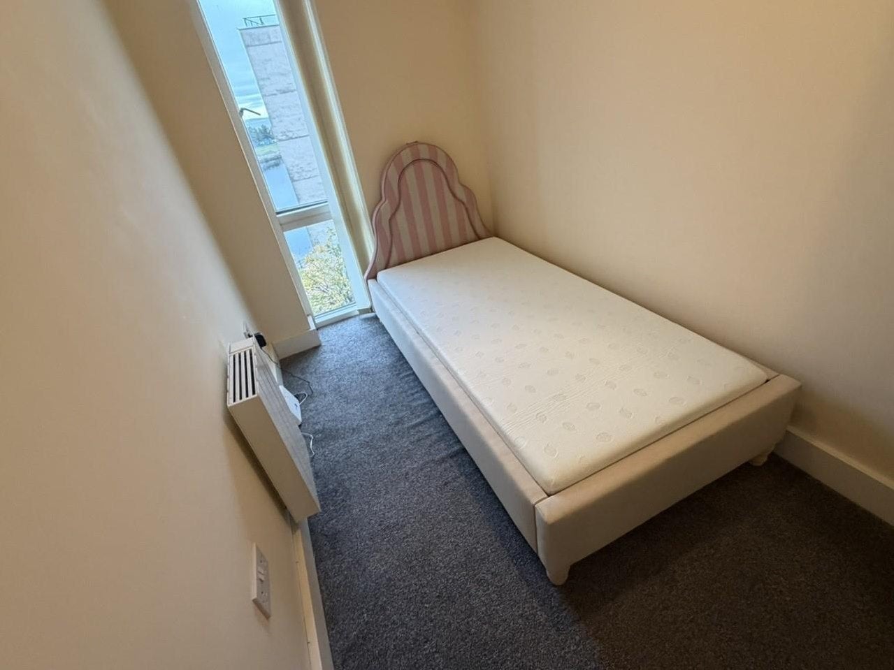 Flat Falcon Drive in Cardiff