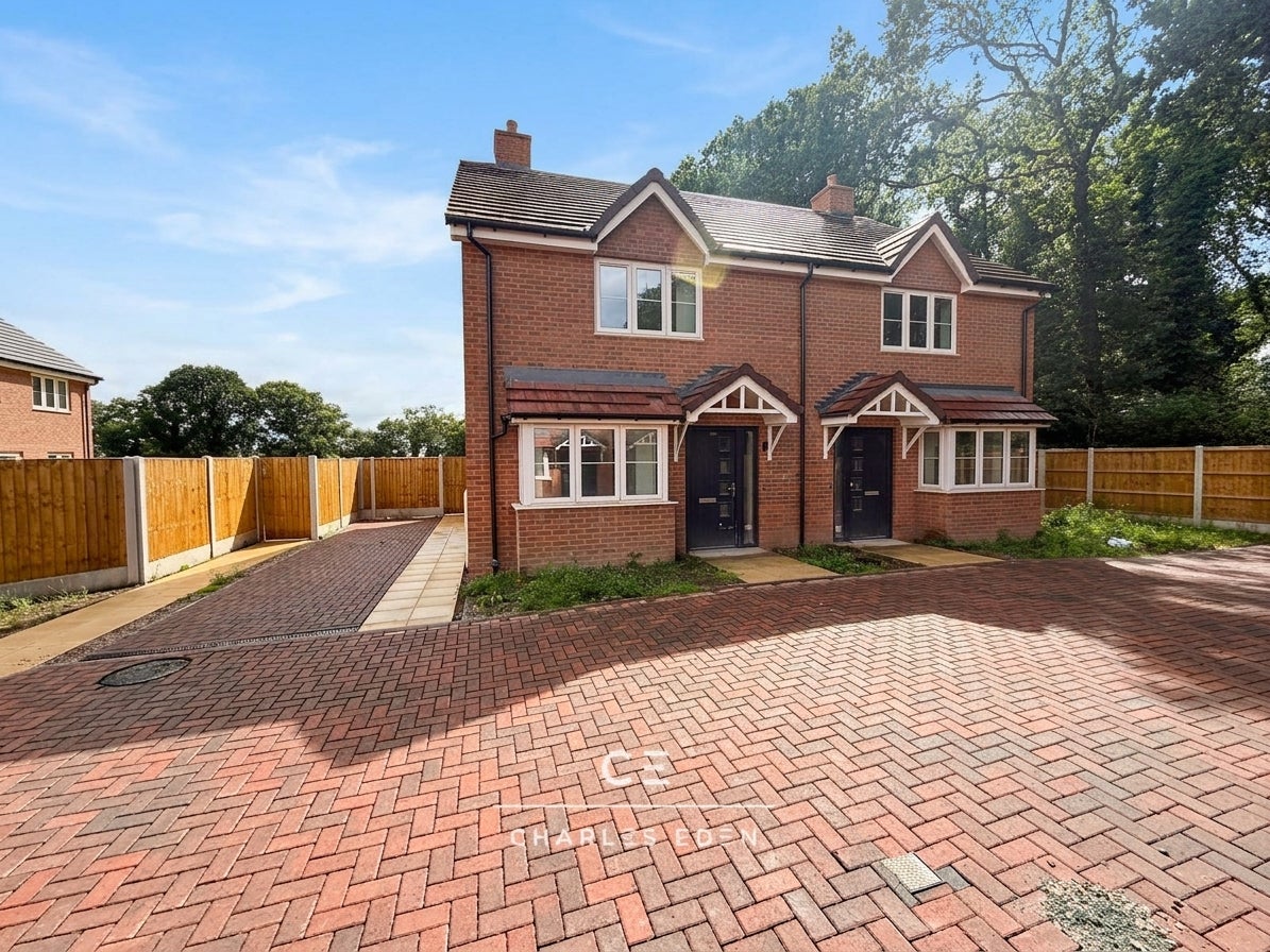 House Dutton Close in Stoke Heath