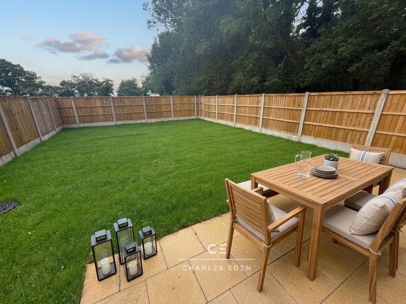 House Dutton Close in Stoke Heath
