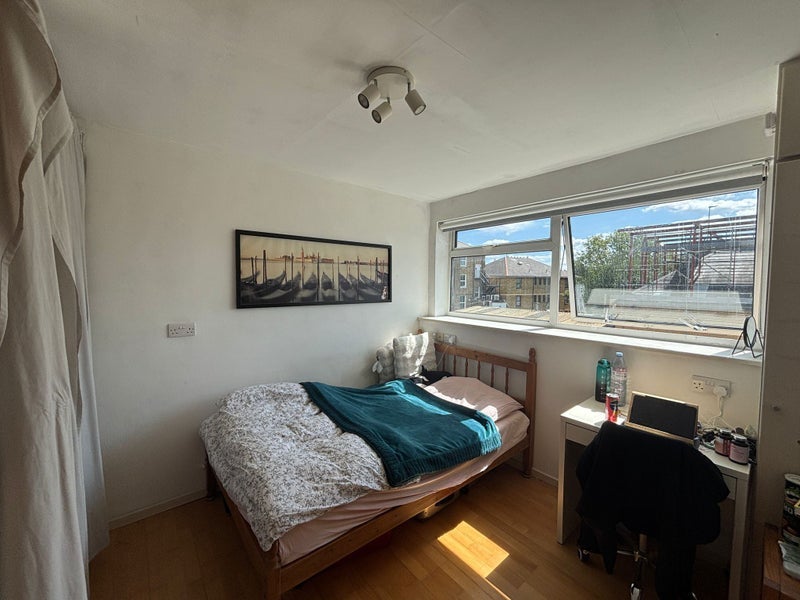 Room Wellesley Road in Greater London