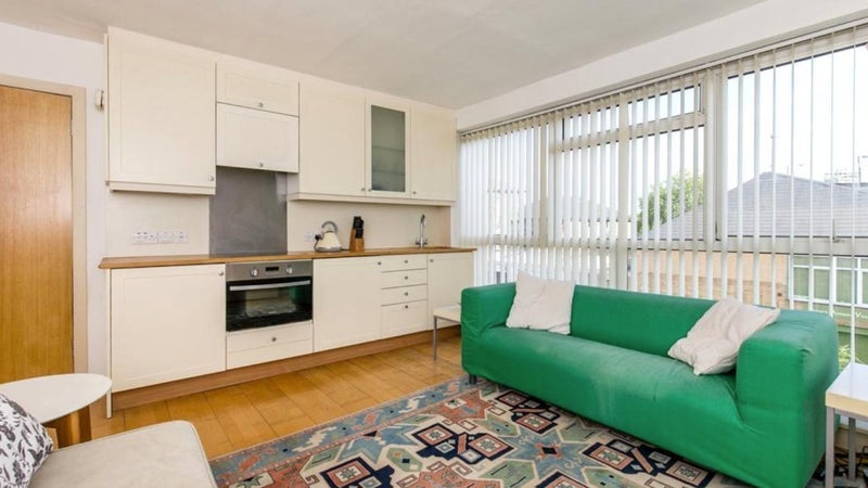 Room Wellesley Road in Greater London