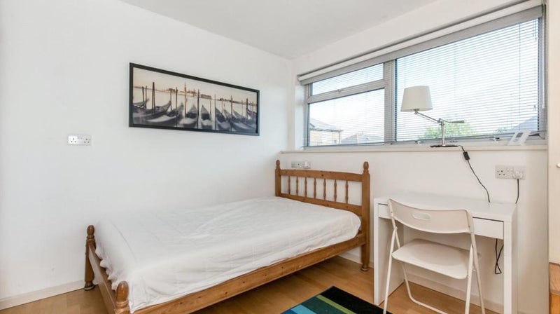 Room Wellesley Road in Greater London