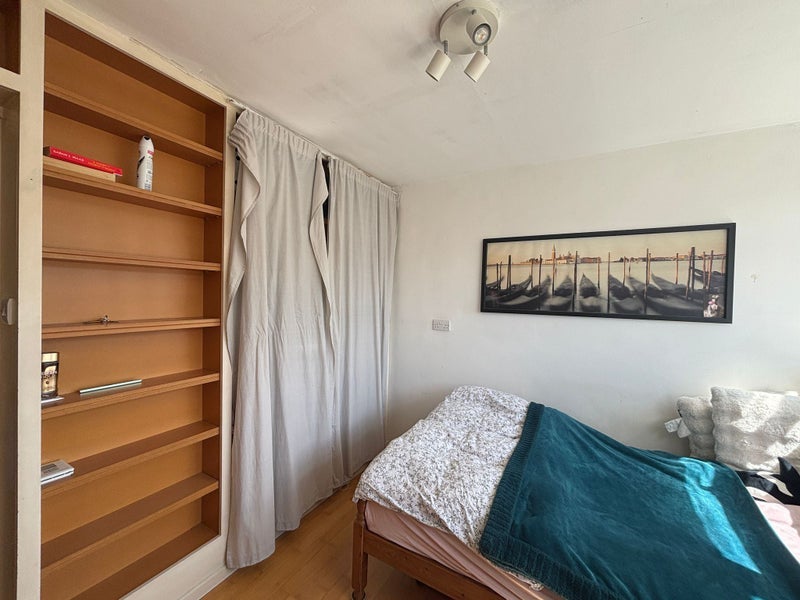 Room Wellesley Road in Greater London