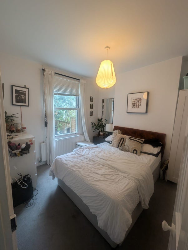 Room Calvert Road in Greater London