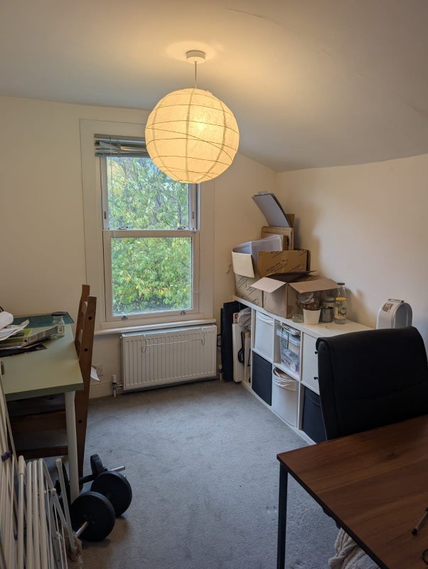 Room Calvert Road in Greater London