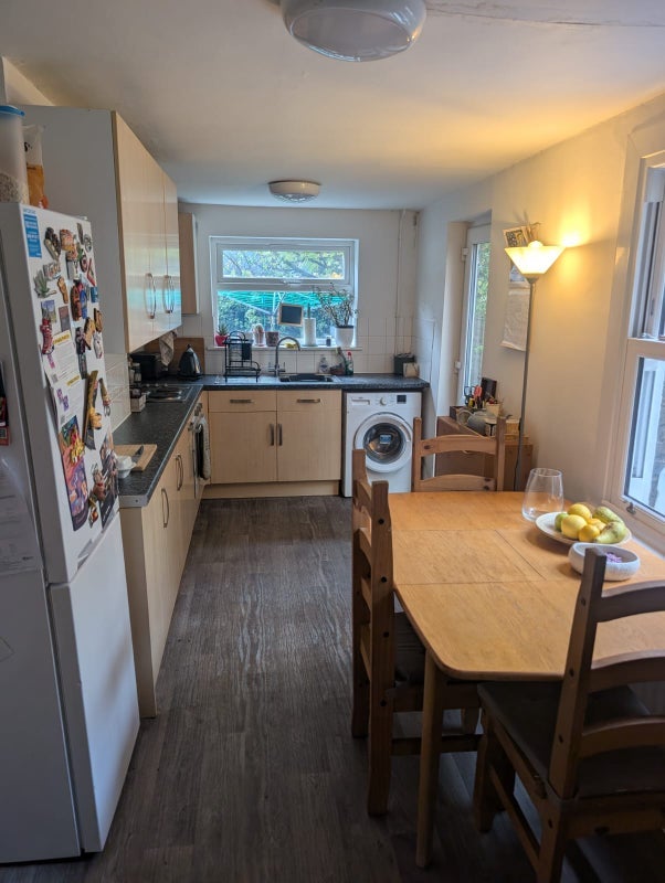 Room Calvert Road in Greater London