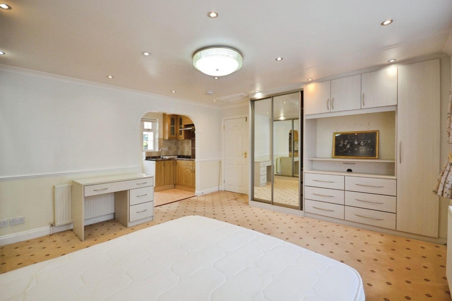 Flat Launcestone Close in Reading