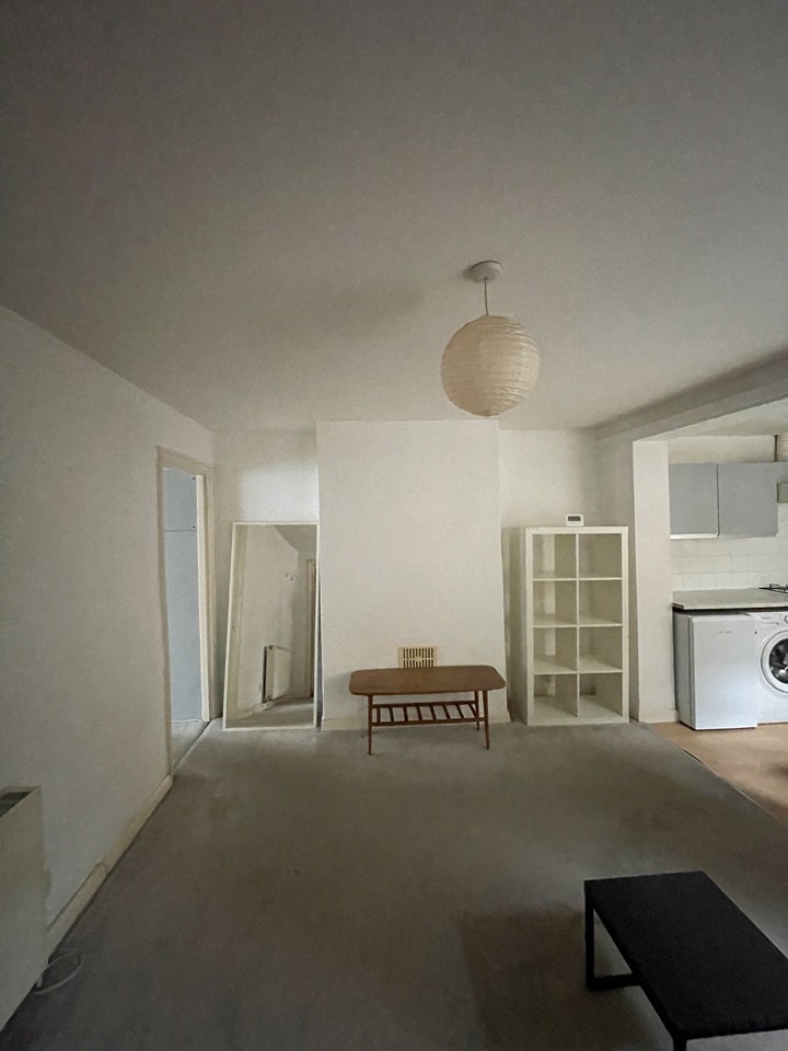 Flat Glebe Street in Greater London