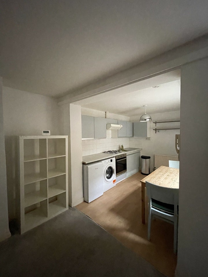 Flat Glebe Street in Greater London