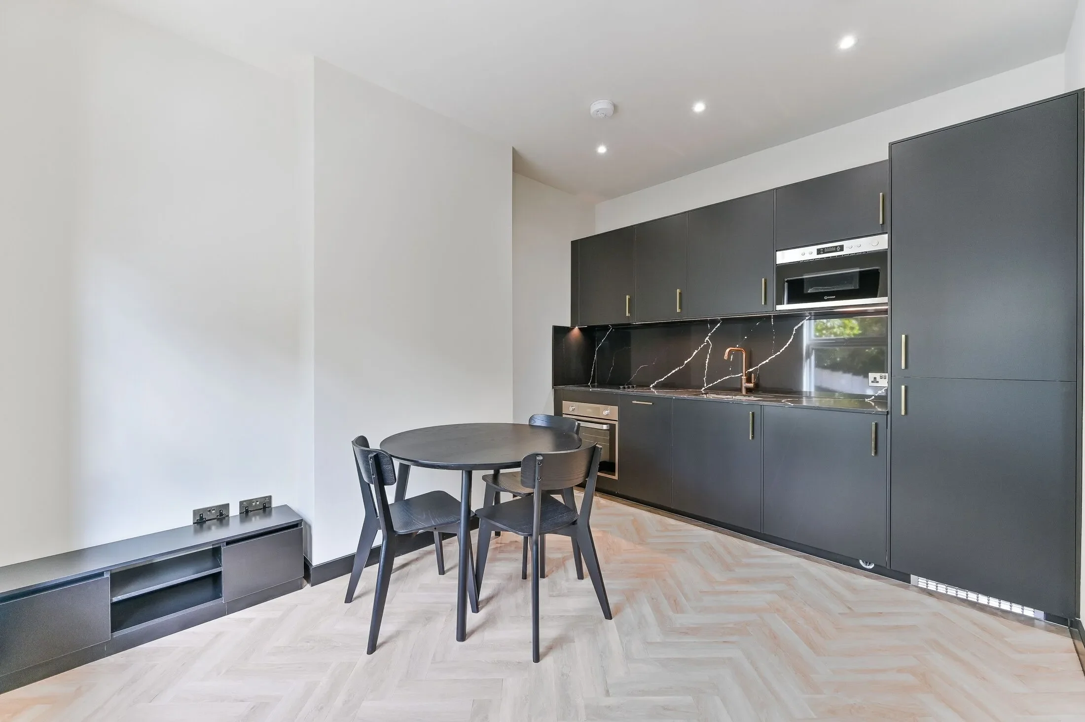 Flat Cranfield Close in Greater London
