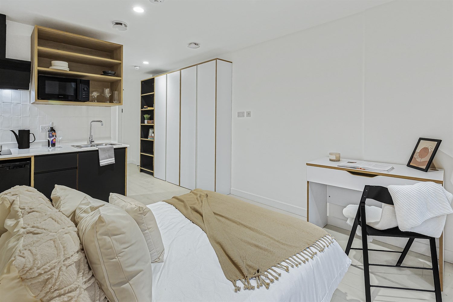 Flat Ratcliffe Lane in Greater London