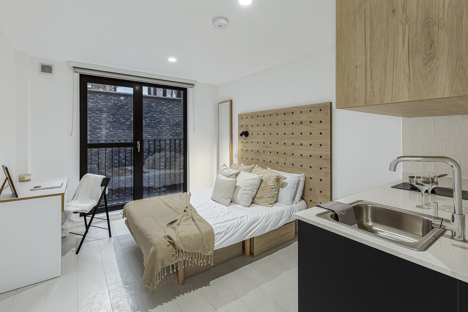 Flat Ratcliffe Lane in Greater London