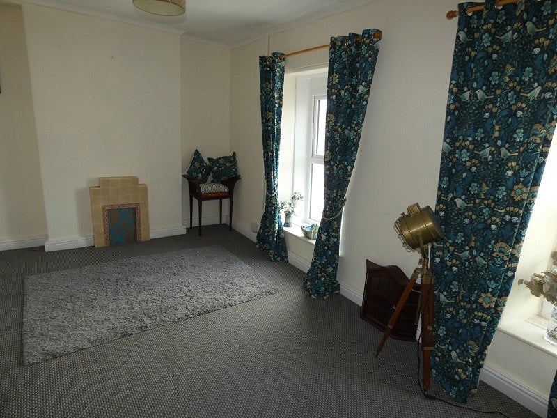 Flat Cimla Road in Neath