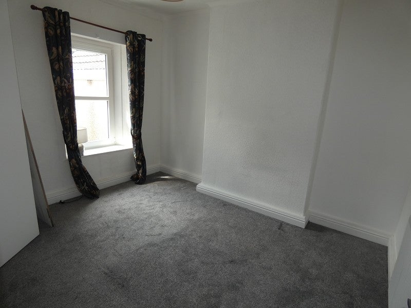 Flat Cimla Road in Neath