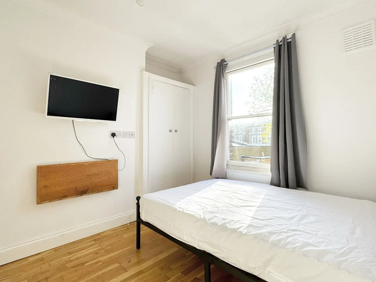 Room Mercia Grove in Greater London