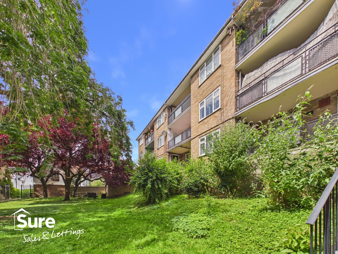 Flat Figtree Hill in Hemel Hempstead