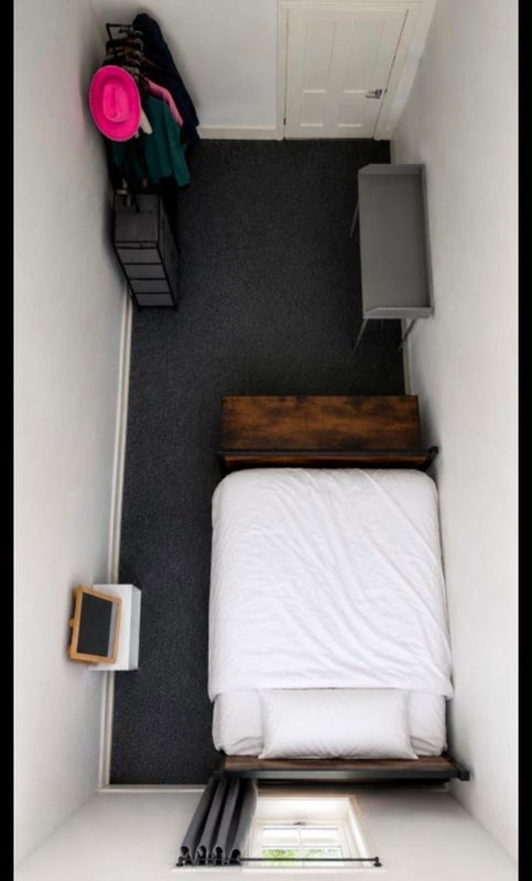 Room London Road in Greater London