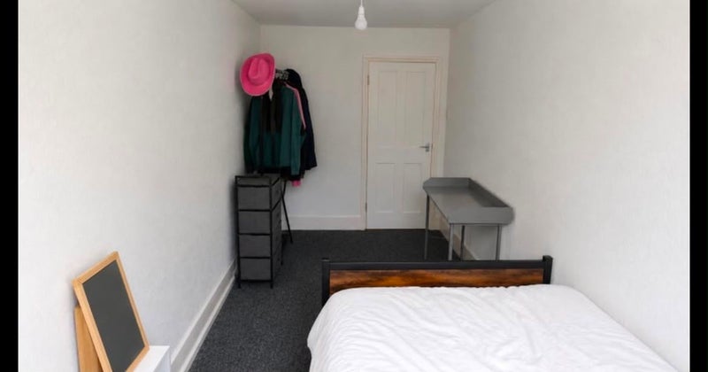 Room London Road in Greater London