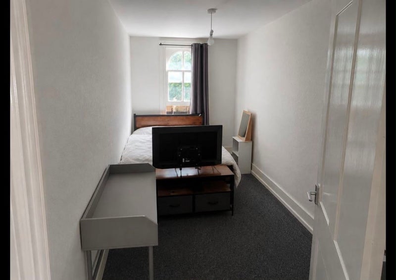 Room London Road in Greater London