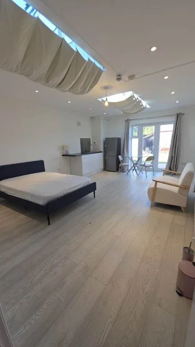 Room Merton Road in Slough