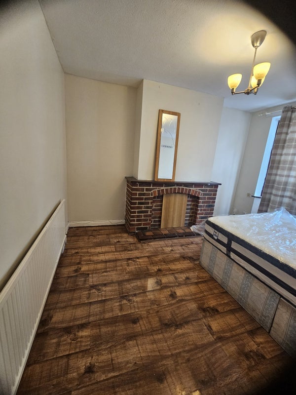 Room Star Lane in Greater London