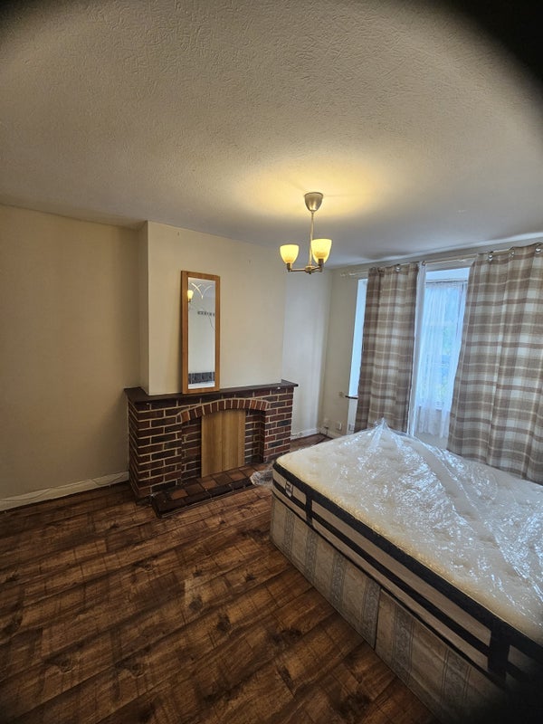 Room Star Lane in Greater London