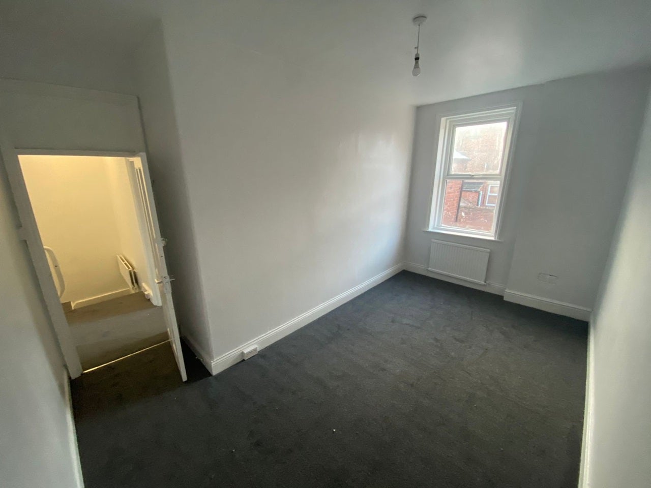 Flat Wingrove Avenue in Newcastle upon Tyne