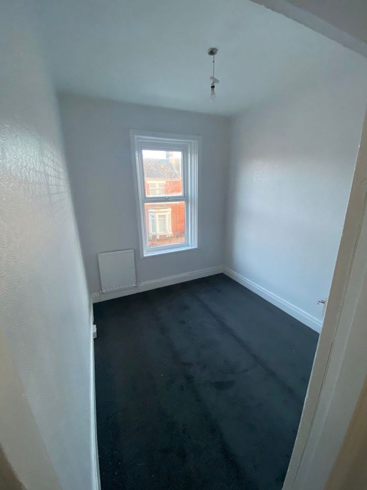 Flat Wingrove Avenue in Newcastle upon Tyne