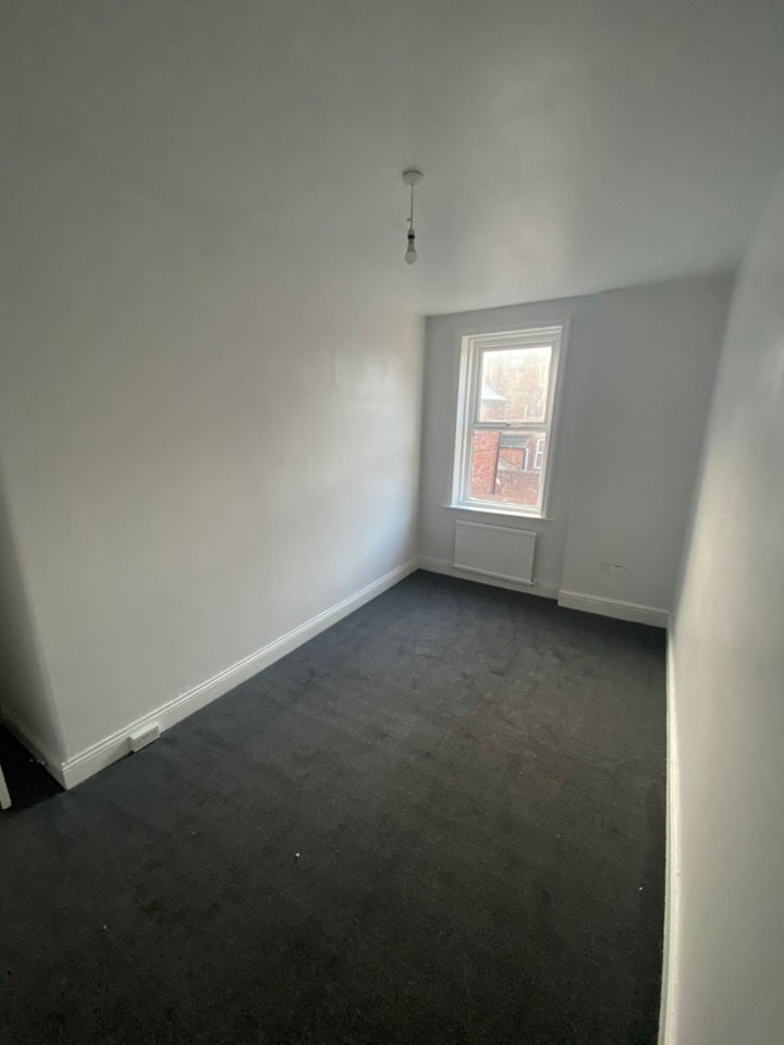 Flat Wingrove Avenue in Newcastle upon Tyne