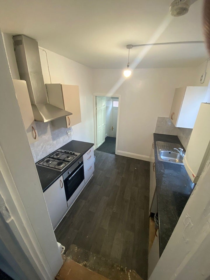 Flat Wingrove Avenue in Newcastle upon Tyne