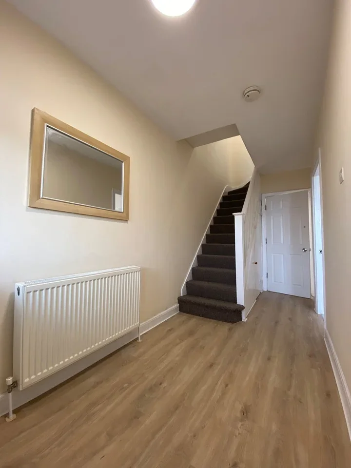 Room Lees Road in Greater London