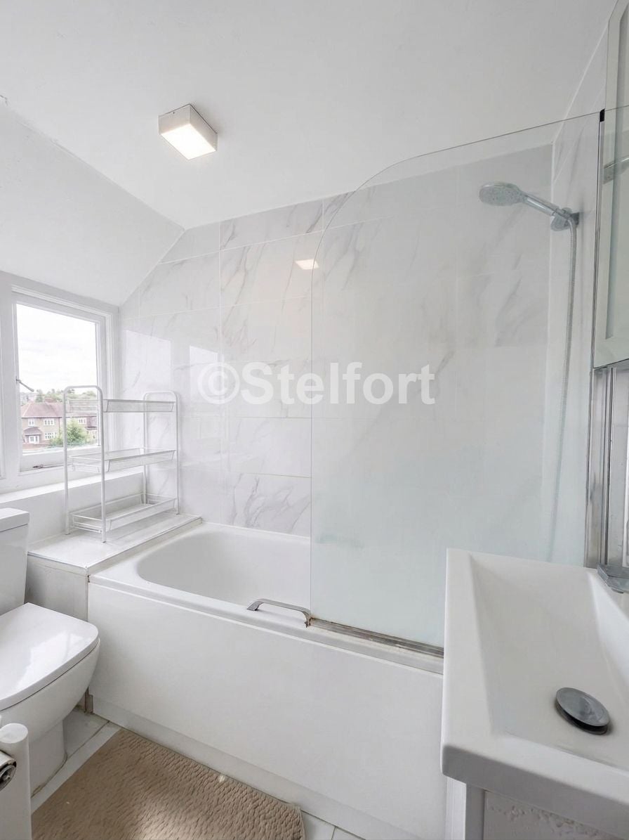 Flat Middleton Grove in Greater London