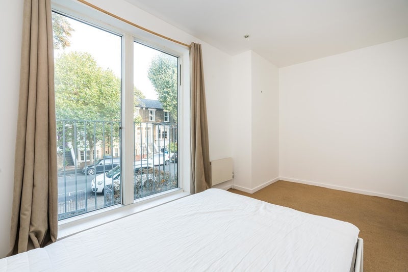 Flat Benhill Road in Greater London