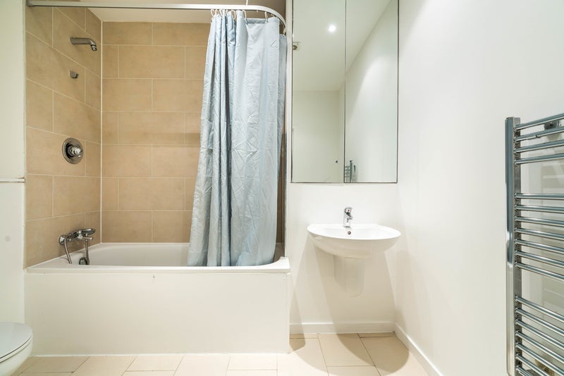 Flat Benhill Road in Greater London