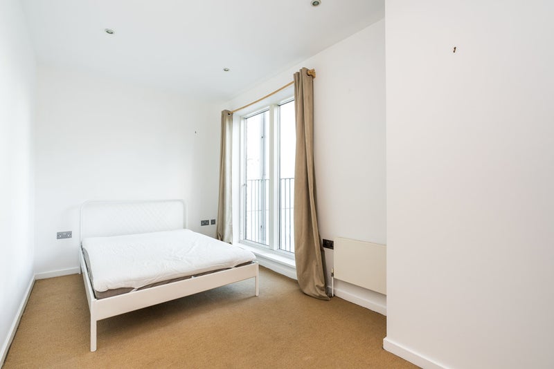 Flat Benhill Road in Greater London