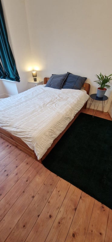 Room Whalley Avenue in Manchester