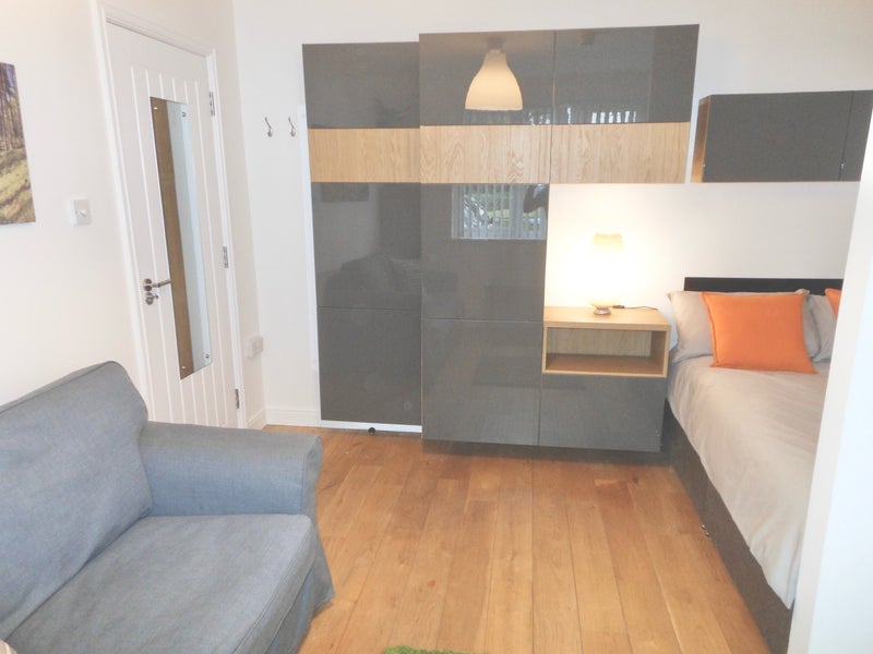 Room Molesworth Drive in Bristol