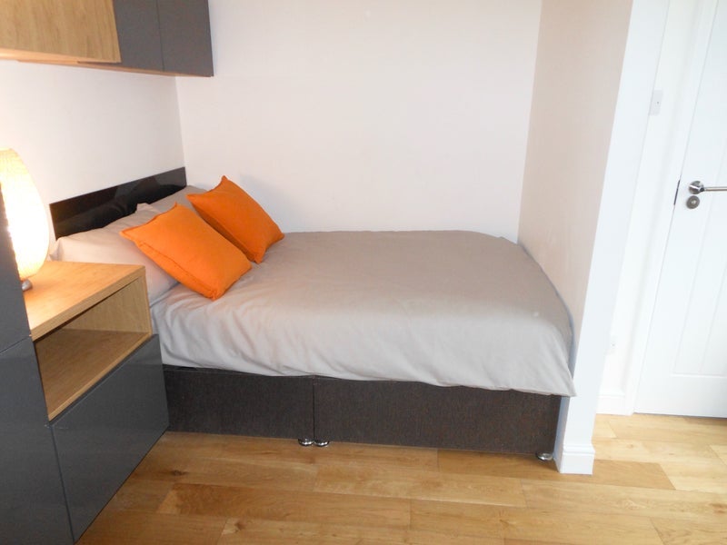 Room Molesworth Drive in Bristol