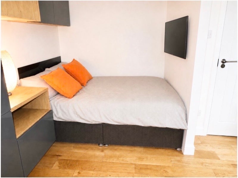 Room Molesworth Drive in Bristol