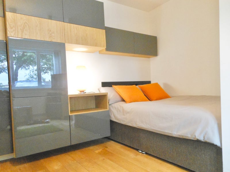 Room Molesworth Drive in Bristol