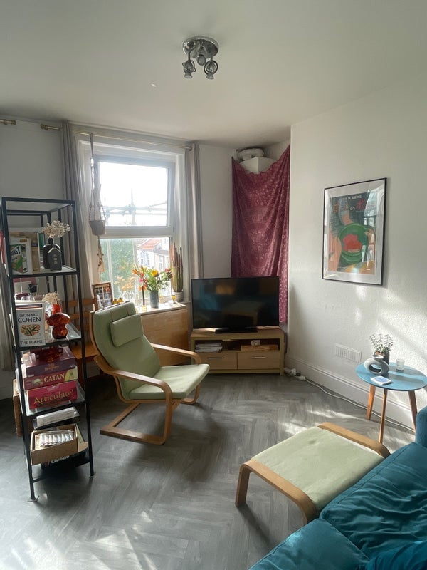 Room Holmesdale Road in Bristol