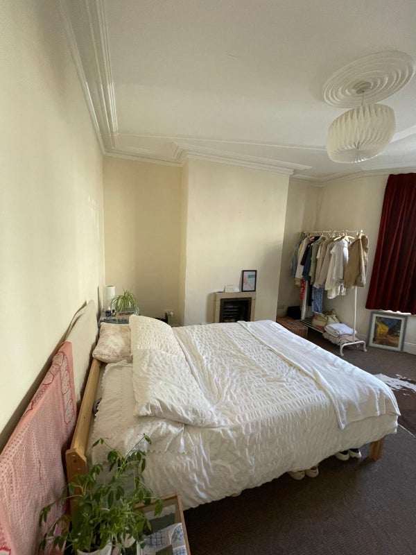 Room Holmesdale Road in Bristol