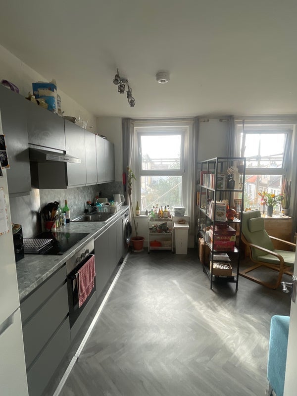 Room Holmesdale Road in Bristol