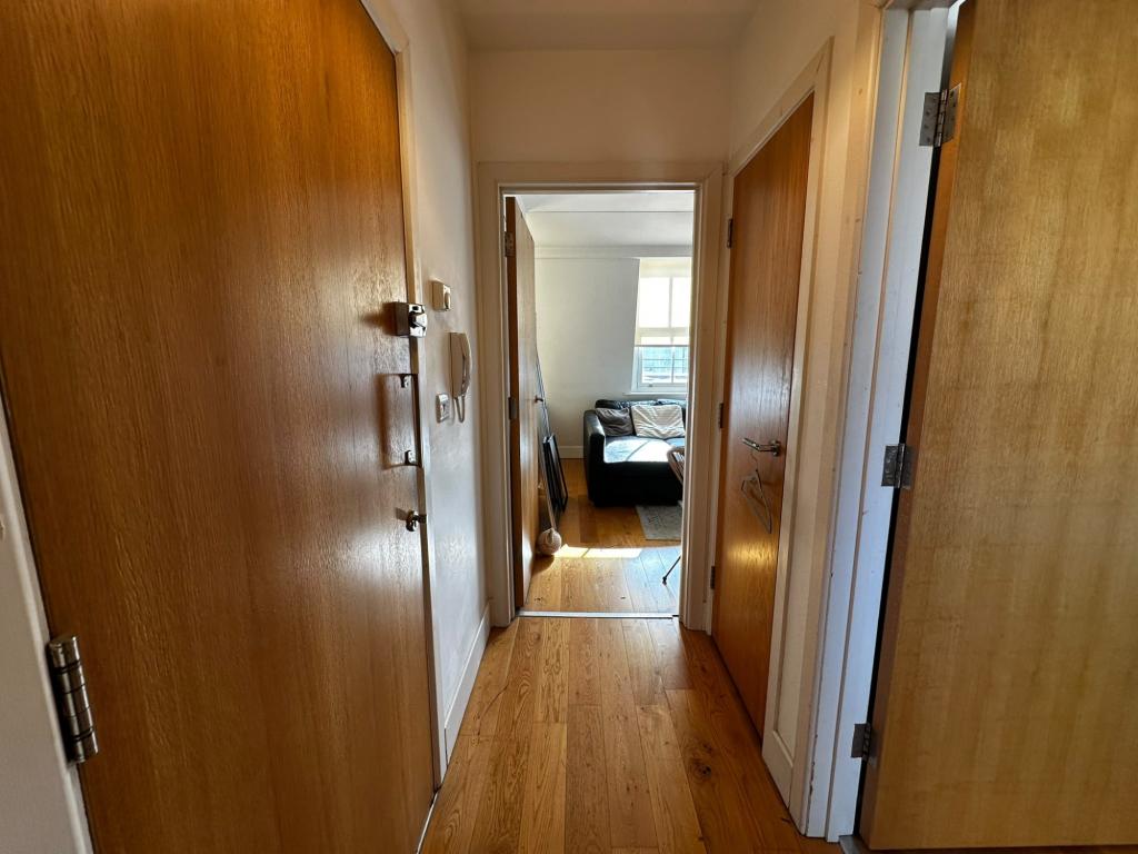 Flat Stamford Road in Greater London