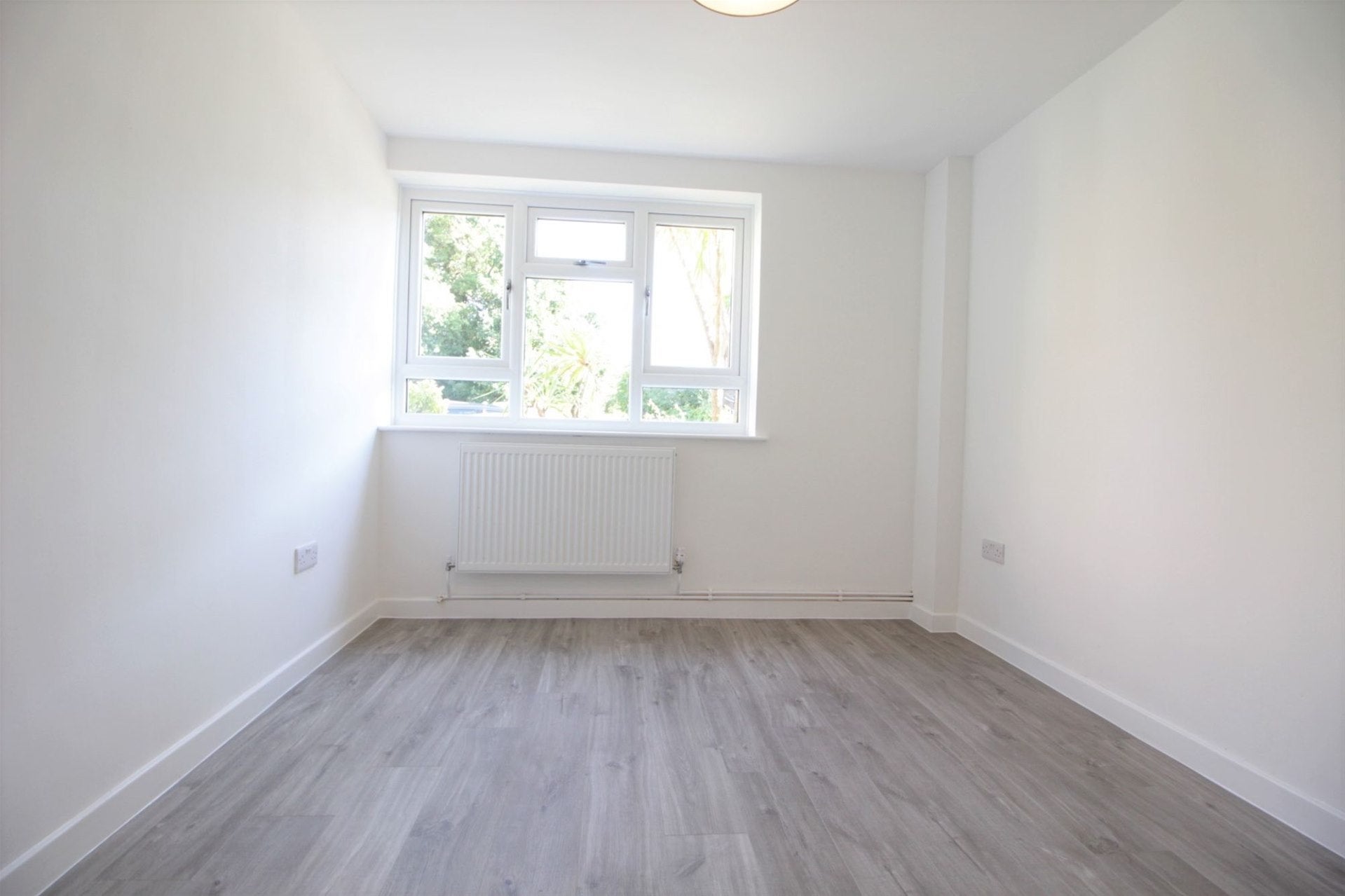 Flat Thwaite Close in Greater London