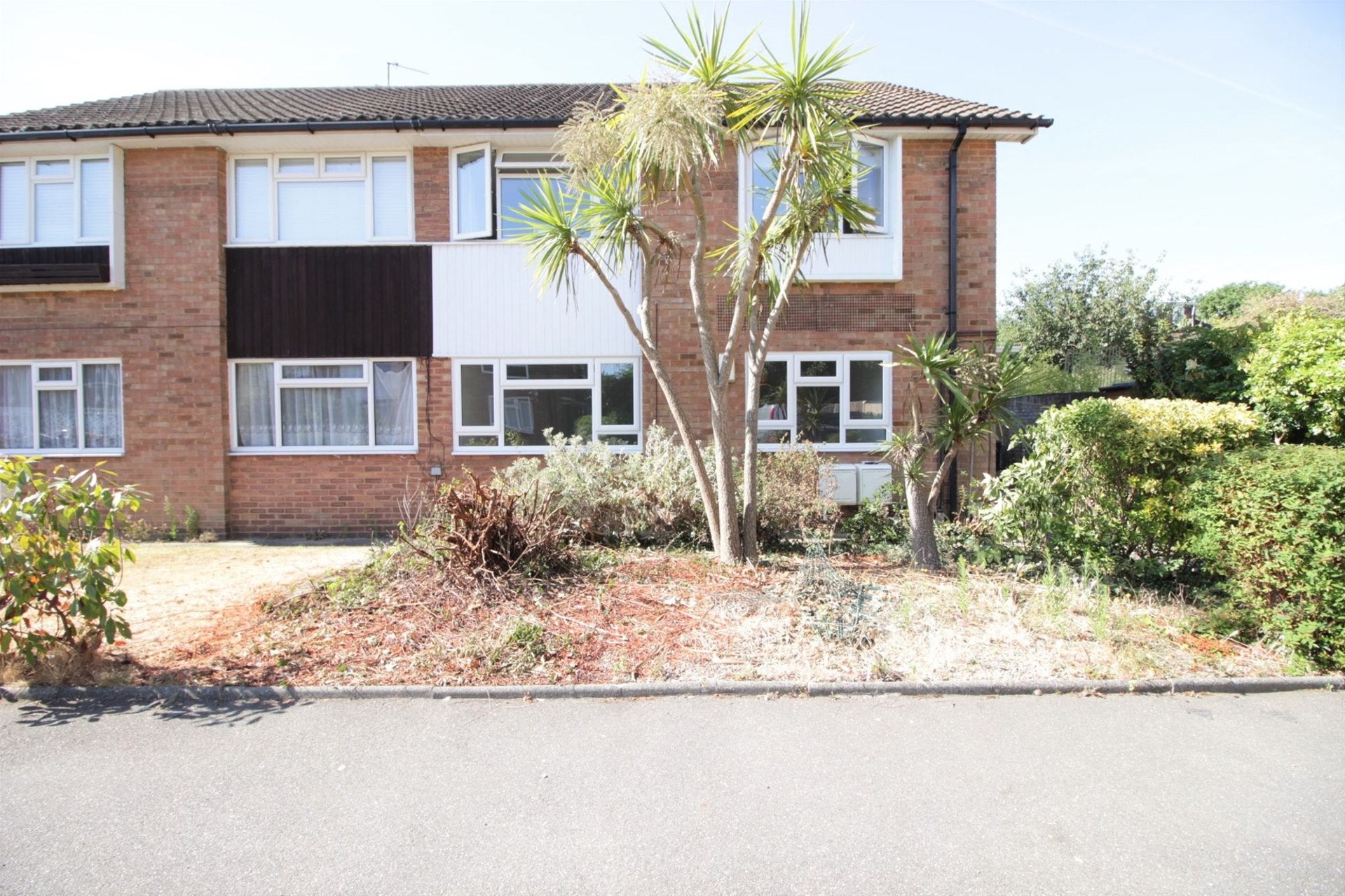 Flat Thwaite Close in Greater London