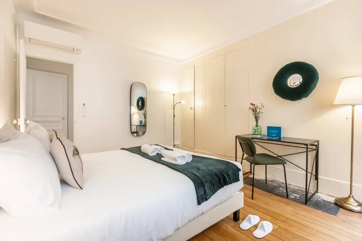 Flat Avenue de Wagram in Paris