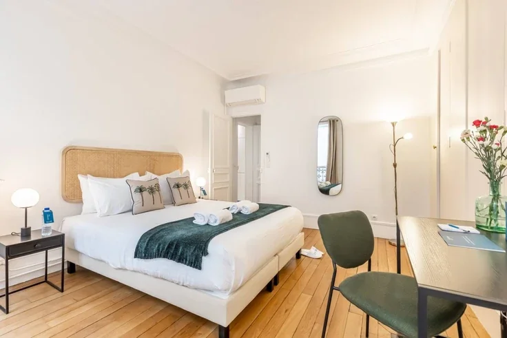 Flat Avenue de Wagram in Paris